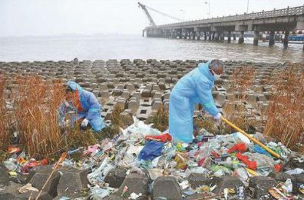 近2万吨长江口垃圾倾倒案9名被告被提起公诉