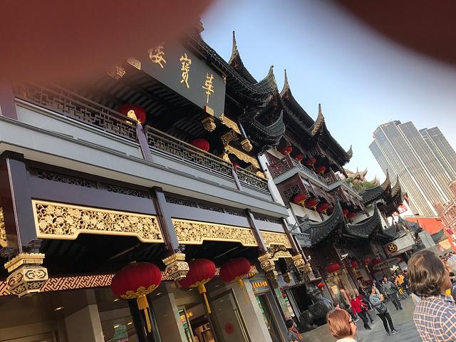 有句俗语,到城隍庙就要求返只好签,但上海的城隍庙是没有得求签的